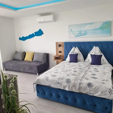 Lakeview Apartment