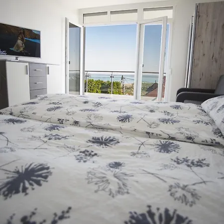 Lakeview Apartment